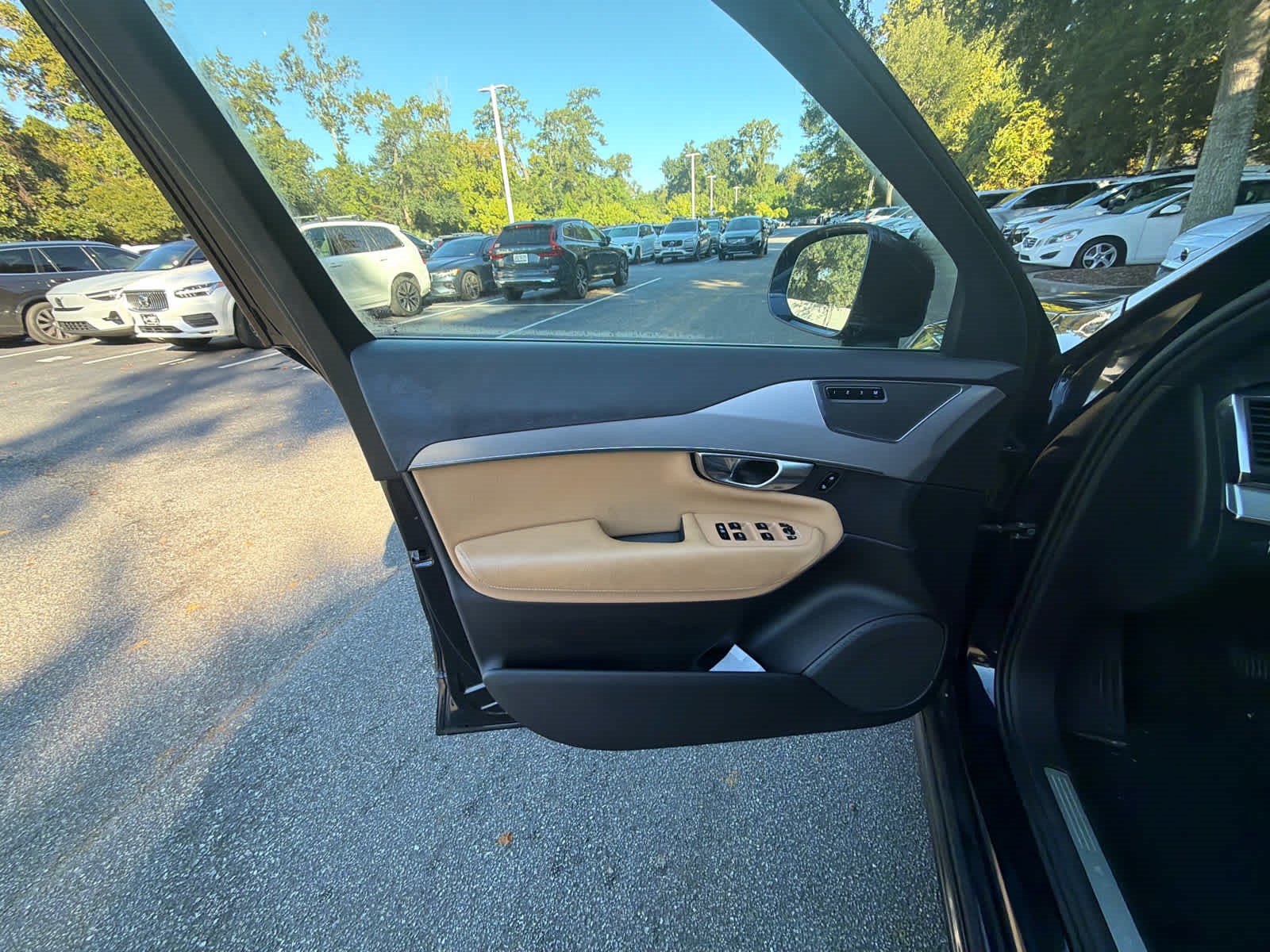 Used 2017 Volvo XC90 T6 Momentum w/ Vision Package AWD/4WD image 23