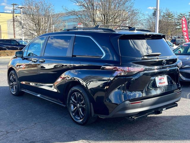 Certified 2024 Toyota Sienna XLE Woodland Edition image 13