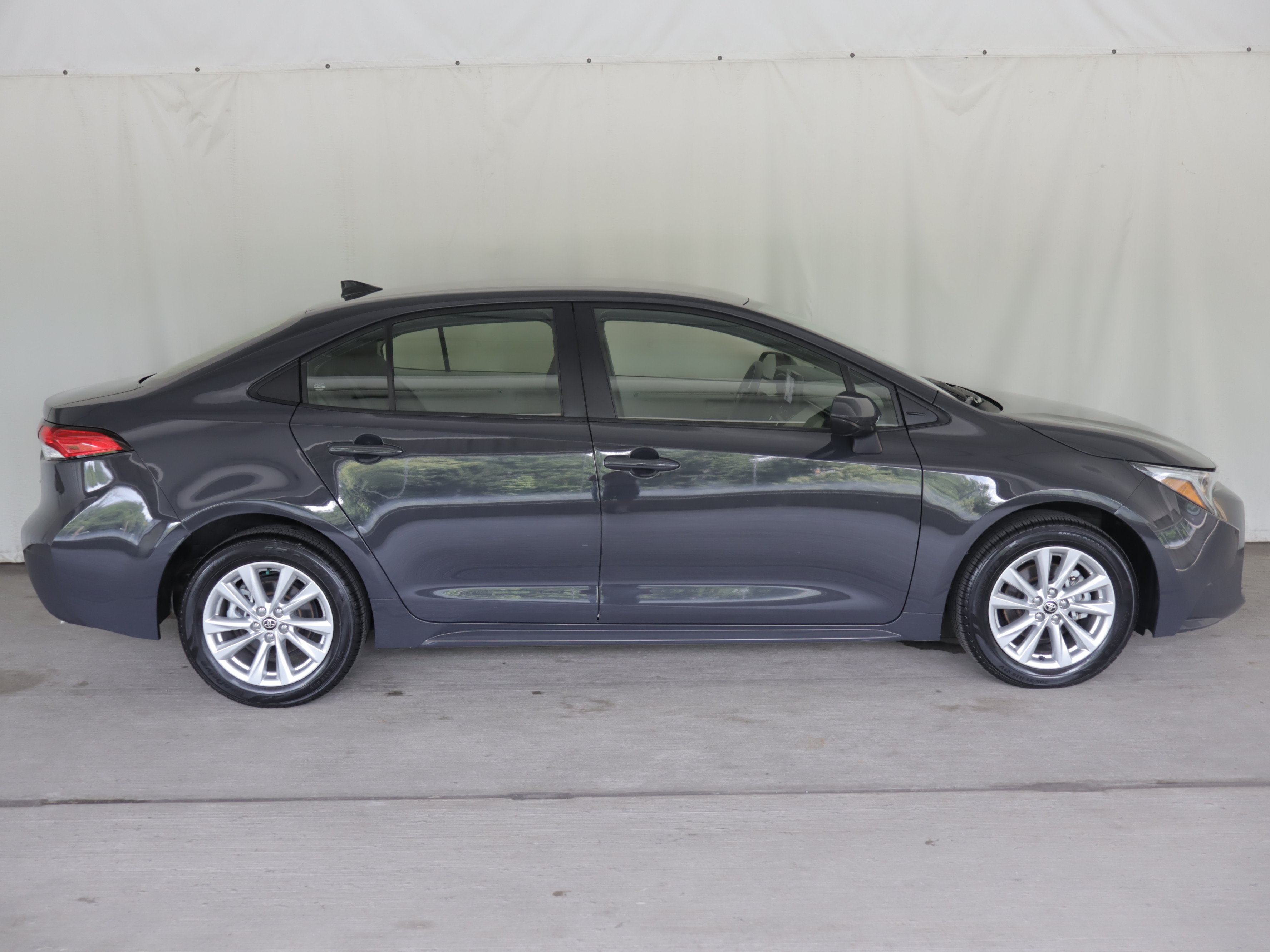 Used 2025 Toyota Corolla LE w/ LE Premium Package FWD image 4