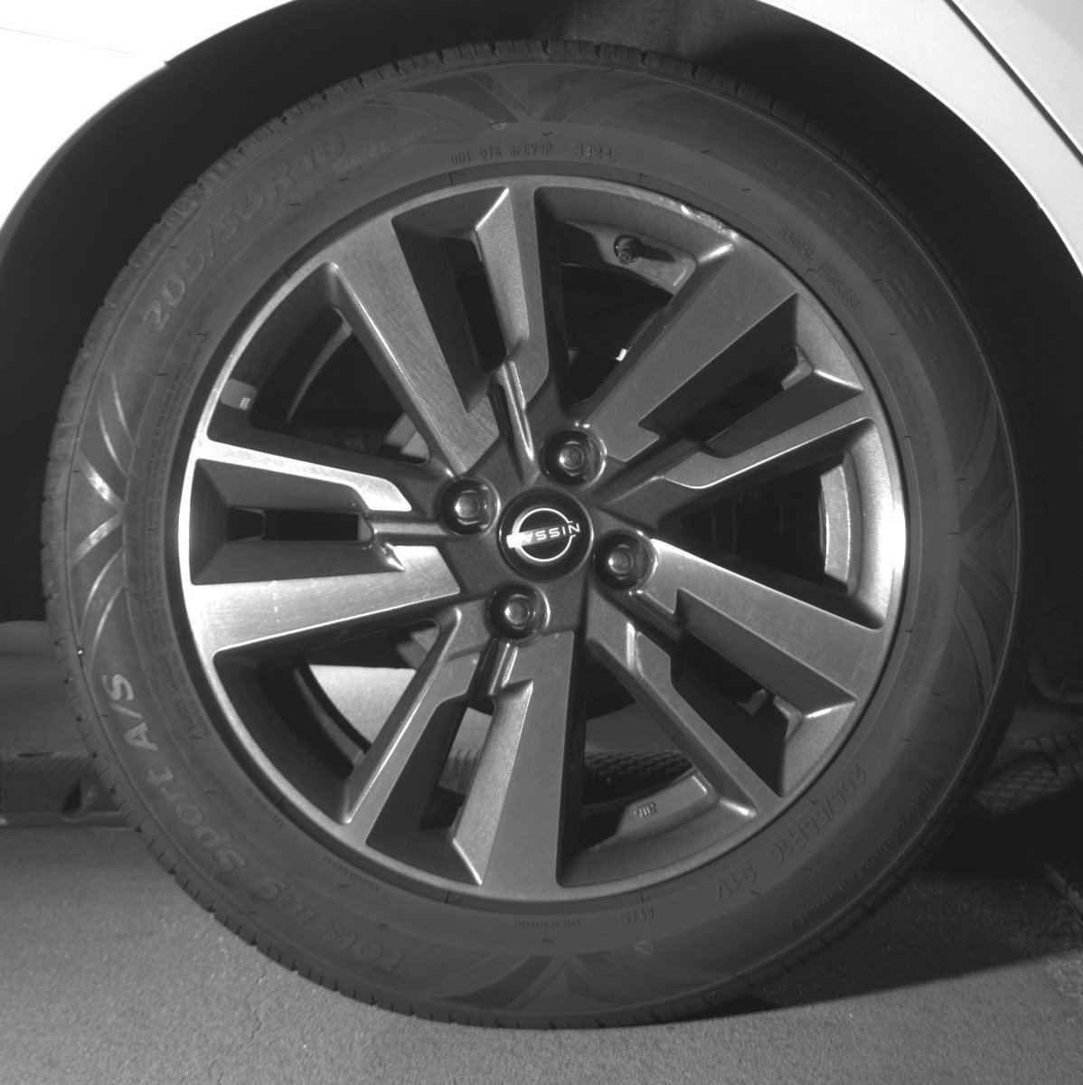 Used 2025 Nissan Versa SV image 15
