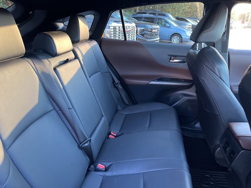 Used 2023 Toyota Venza XLE image 42