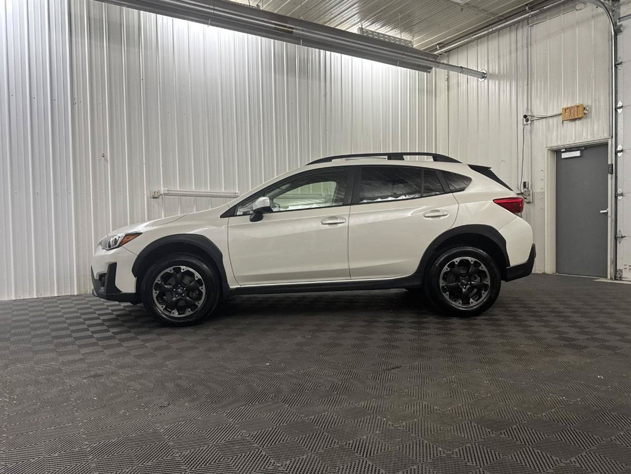 Used 2022 Subaru Crosstrek 2.0i Premium w/ Moonroof Package AWD/4WD image 2