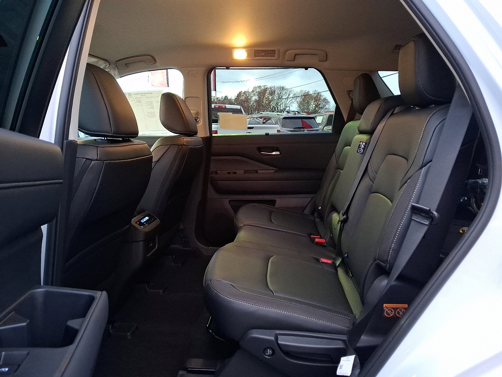 New 2025 Nissan Pathfinder SL image 6