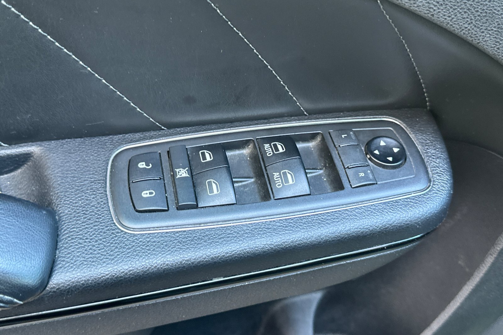 Used 2019 Dodge Charger SXT w/ Plus Group RWD image 12