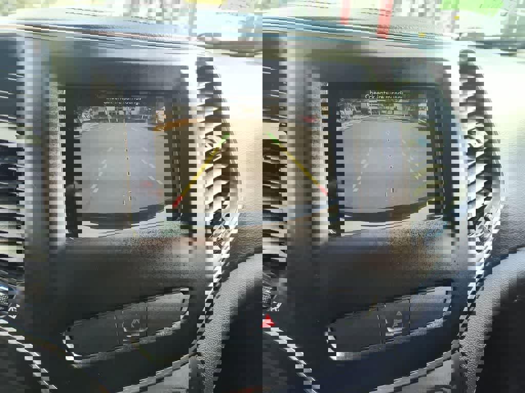 Used 2019 Jeep Cherokee Latitude w/ Popular Appearance Group image 17