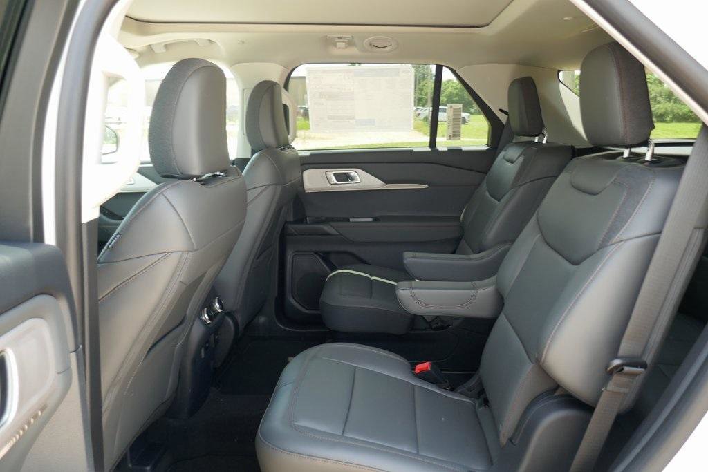 New 2025 Ford Explorer Active w/ Active Comfort Package image 14