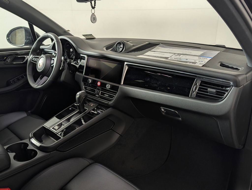 New 2026 Porsche Macan image 19