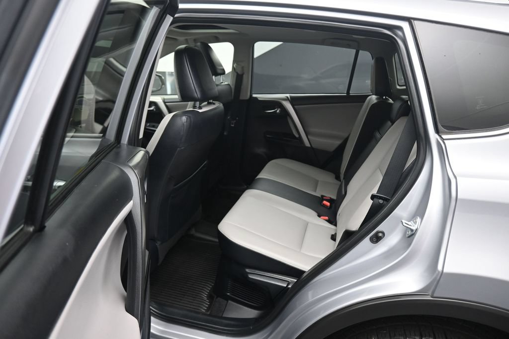 Used 2018 Toyota RAV4 Limited AWD/4WD image 33
