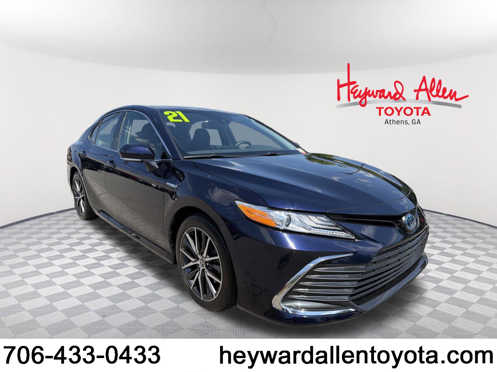 Certified 2021 Toyota Camry XLE image 1