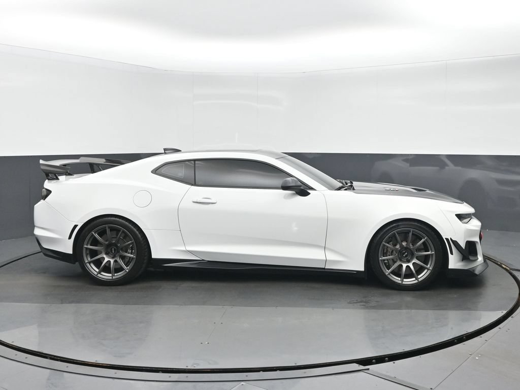 Used 2019 Chevrolet Camaro ZL1 RWD image 2