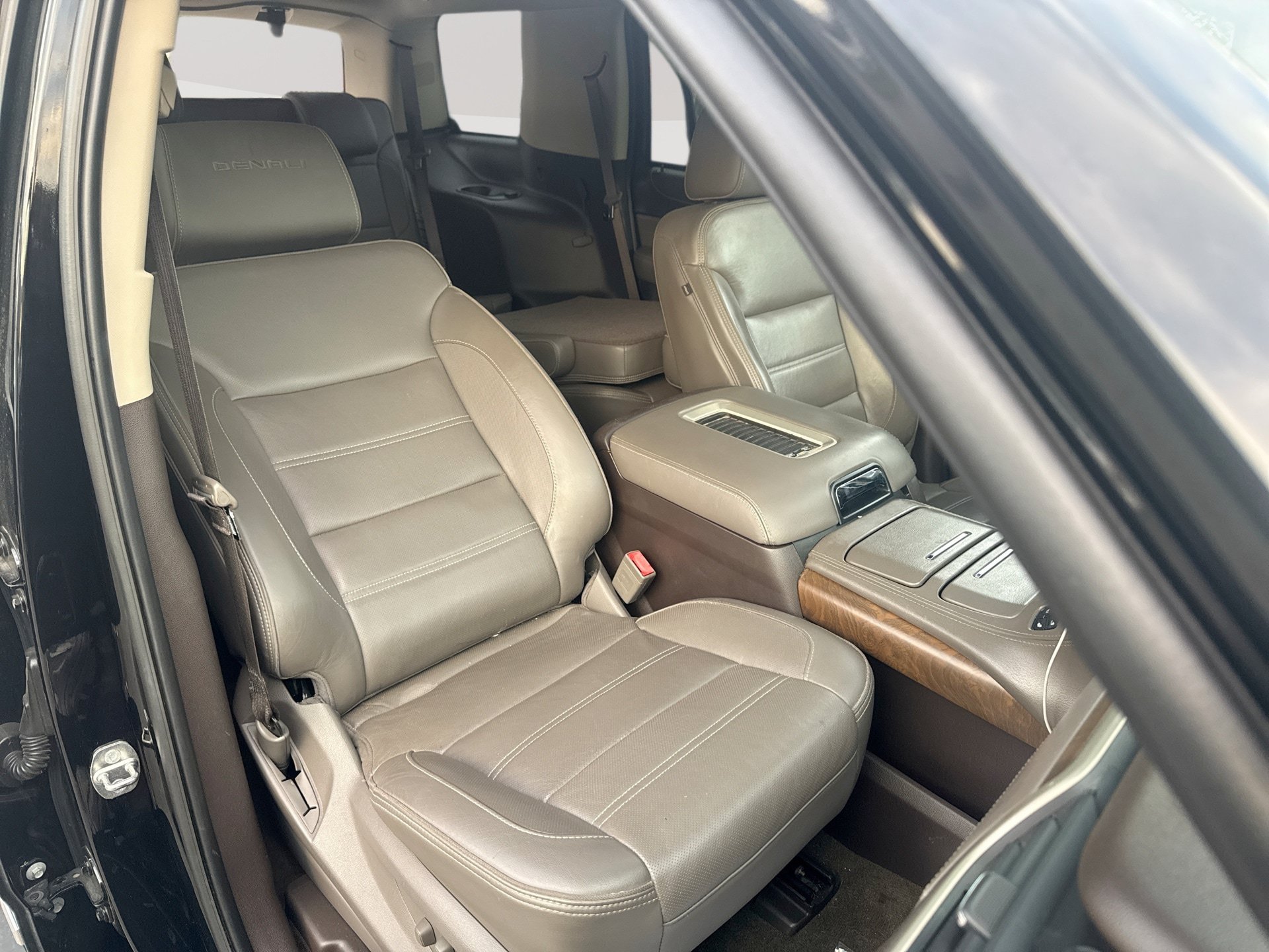 Used 2018 GMC Yukon Denali w/ Denali Ultimate Package AWD/4WD image 28