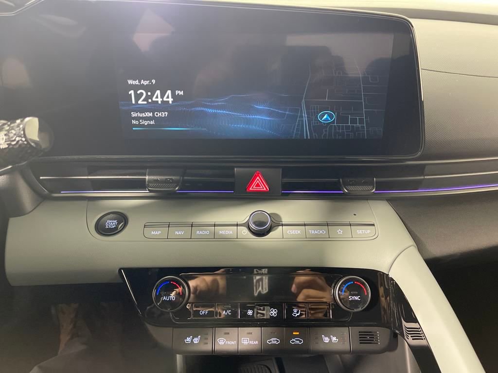 New 2025 Hyundai Elantra Limited image 22