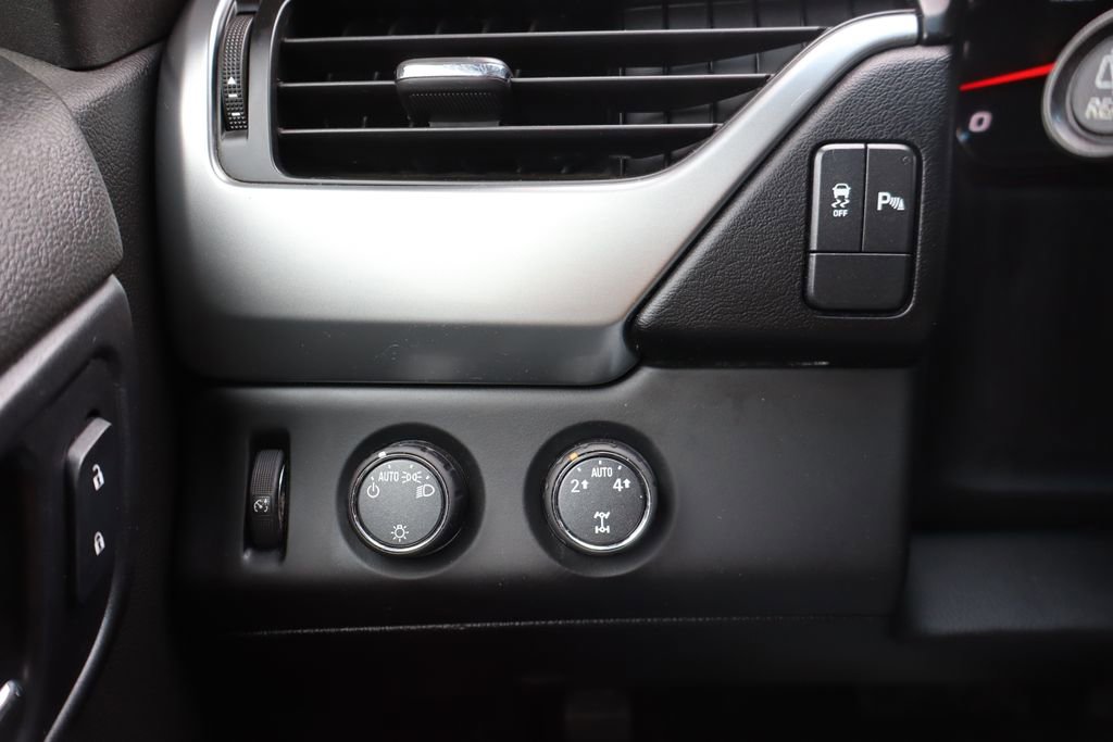 Used 2015 Chevrolet Suburban LS image 14