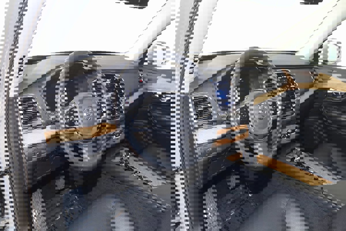 Used 2024 Volvo XC90 B5 Plus image 29