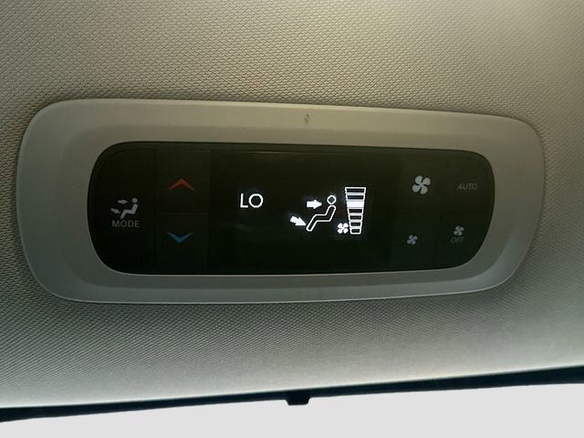 Used 2023 Chrysler Pacifica Touring-L image 25