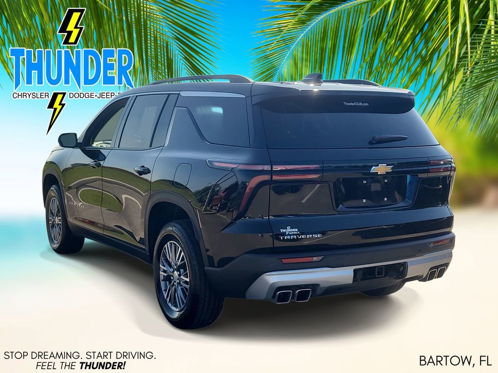 Used 2025 Chevrolet Traverse LT FWD image 3