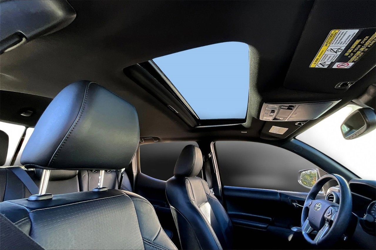 Used 2022 Toyota Tacoma Limited image 15