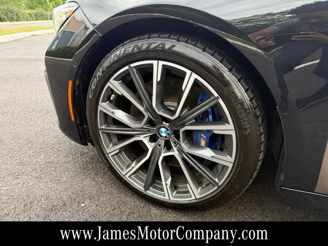 Used 2022 BMW M760i xDrive w/ Luxury Rear Seating Package AWD/4WD image 9