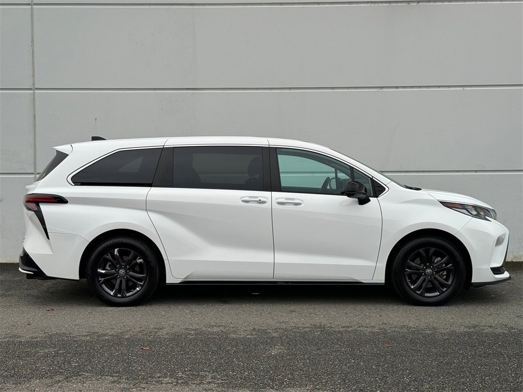 Certified 2024 Toyota Sienna XSE image 8