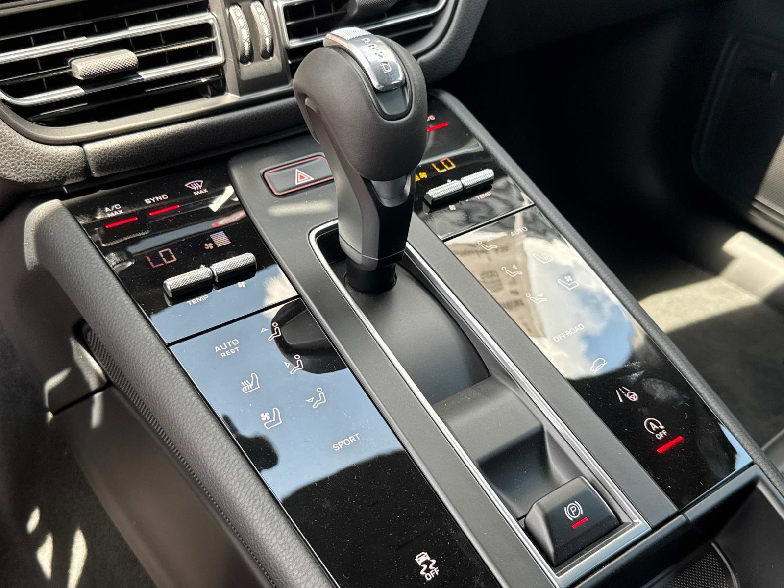 Used 2025 Porsche Macan image 23