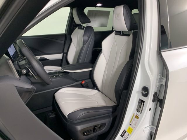 Used 2026 Lexus TX 500h AWD w/ Technology Package image 30