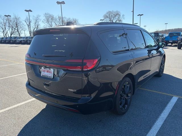 New 2026 Chrysler Pacifica Select w/ S Appearance Package FWD image 8