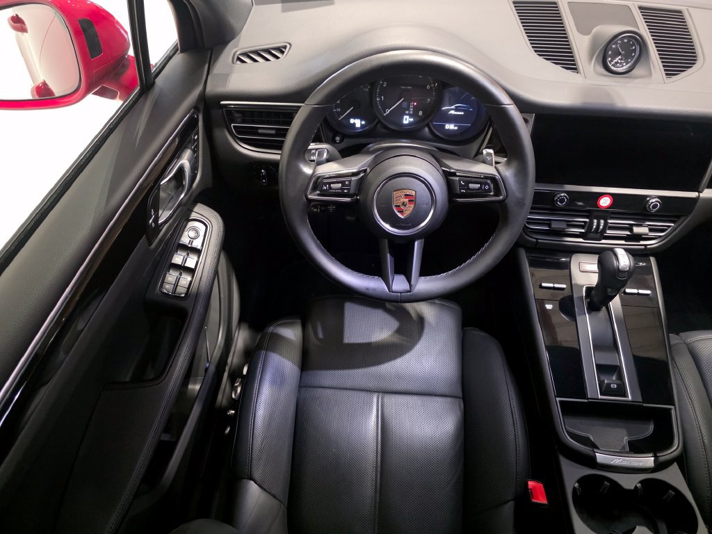 Certified 2024 Porsche Macan AWD/4WD image 21