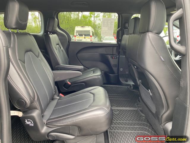 Used 2025 Chrysler Pacifica Select FWD image 7