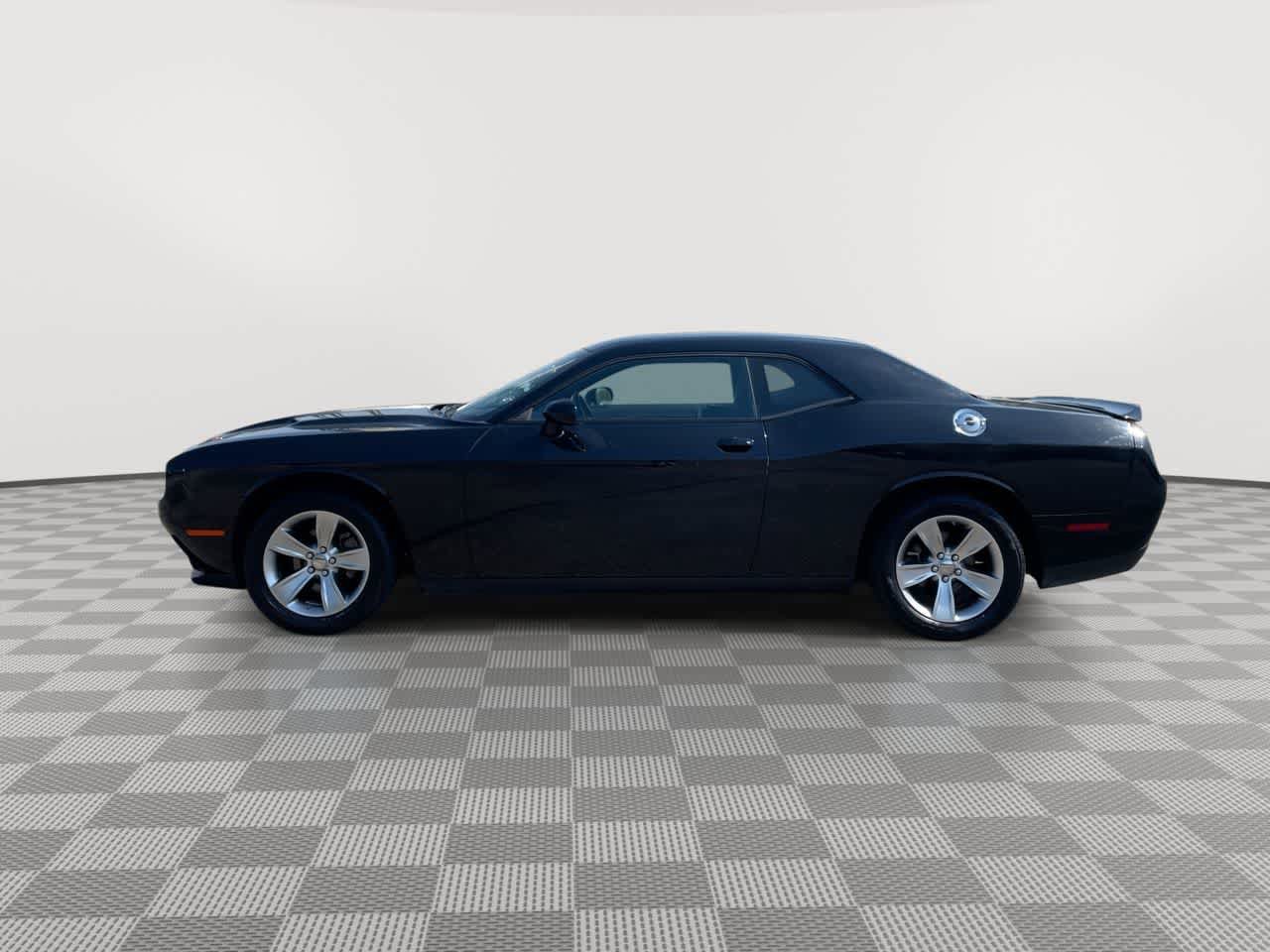 Used 2022 Dodge Challenger SXT RWD image 5