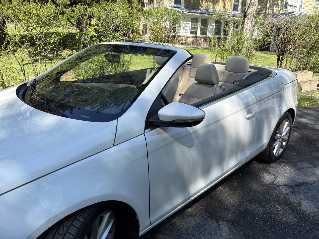 Used 2012 Volkswagen Eos Komfort FWD image 23