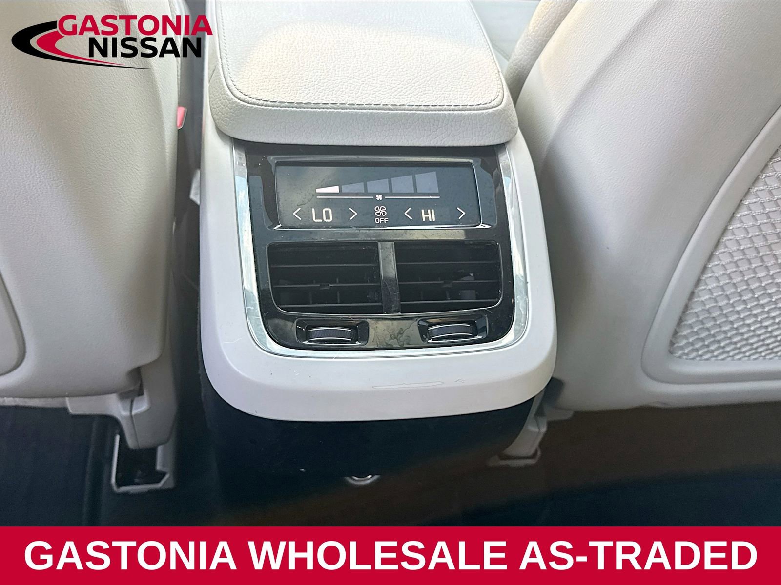 Used 2016 Volvo XC90 T6 Momentum w/ Momentum Plus Package image 26