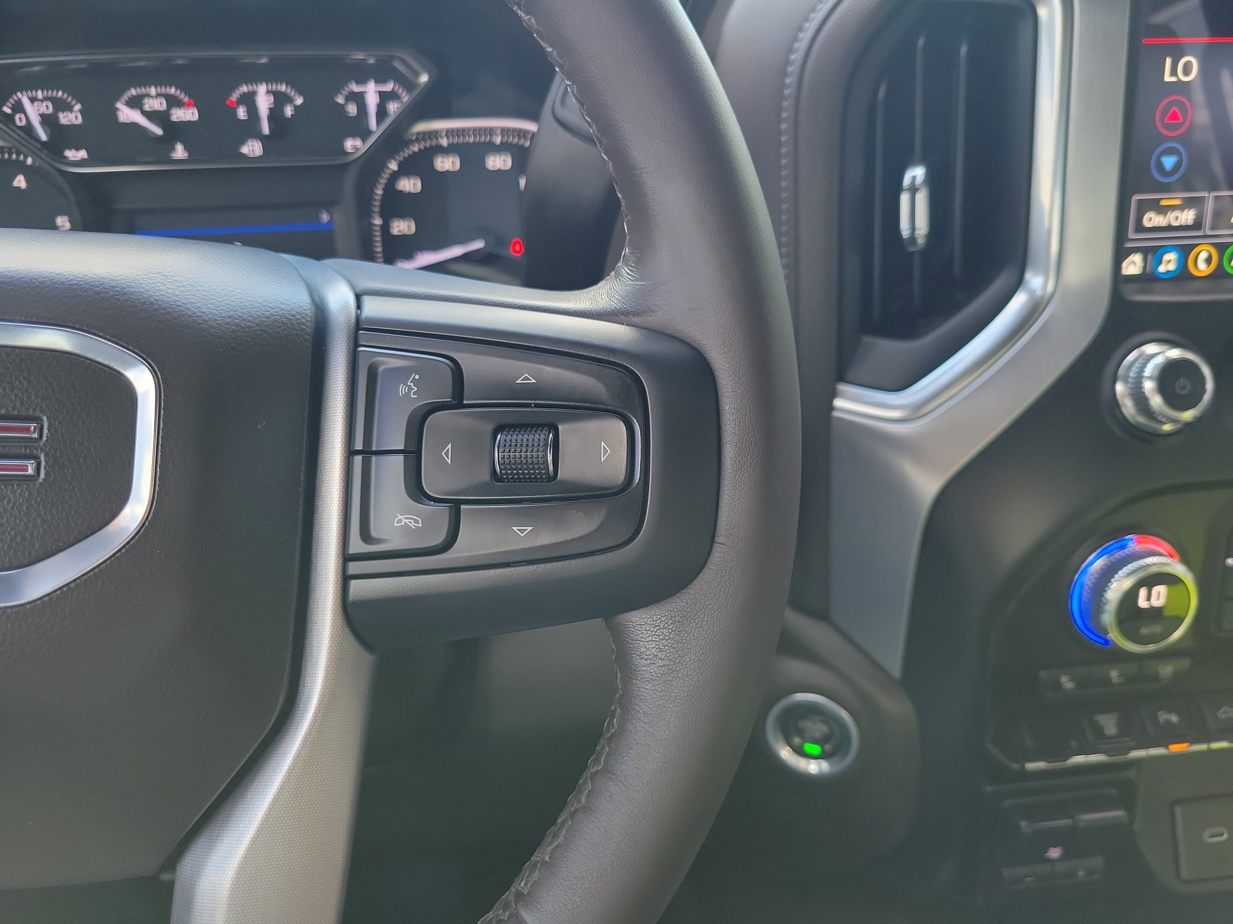 Used 2023 GMC Sierra 2500 SLT w/ SLT Premium Package image 29