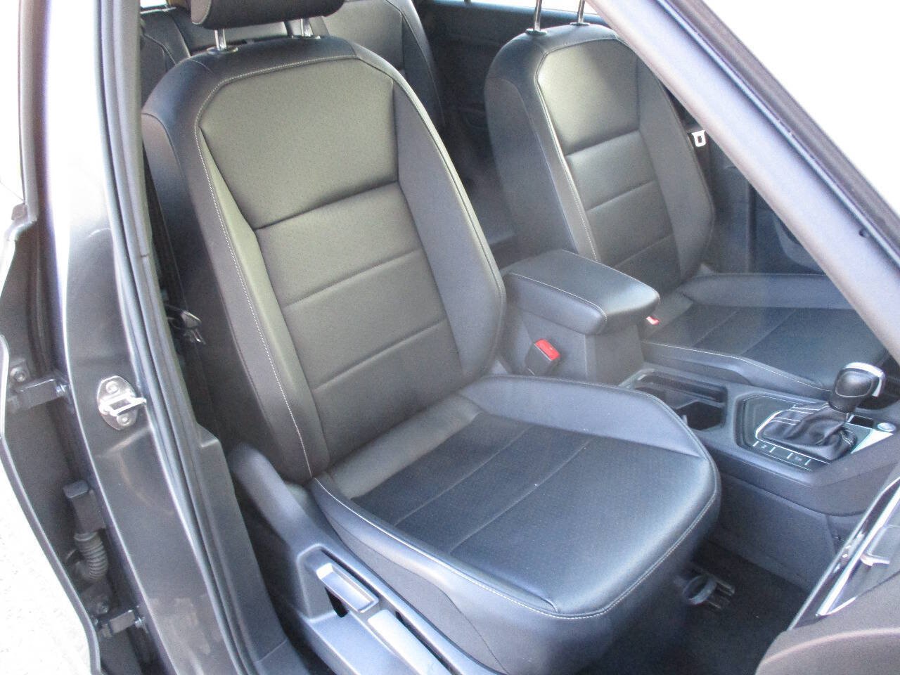 Used 2021 Volkswagen Tiguan SE R-Line FWD image 19