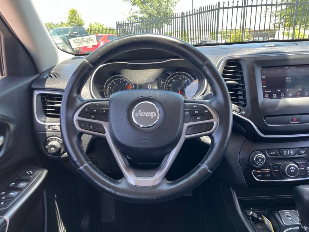 Used 2019 Jeep Cherokee Latitude Plus FWD image 18