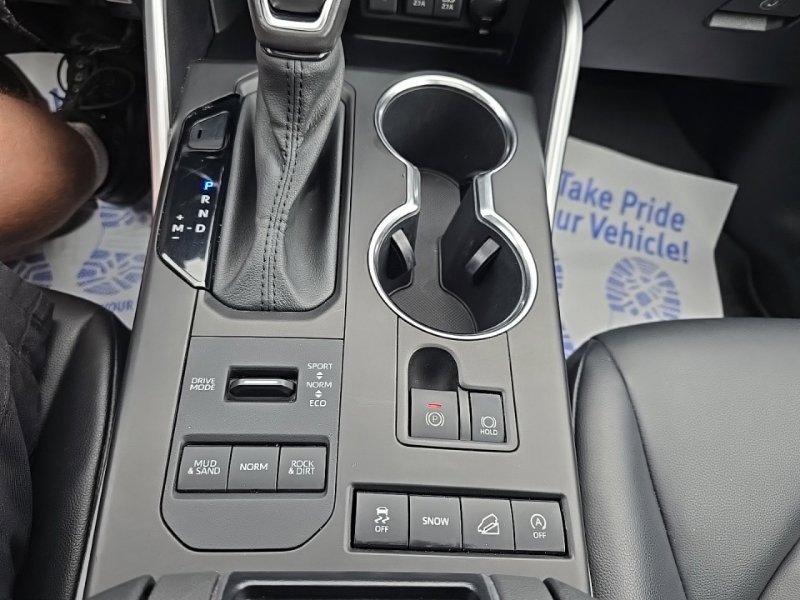 Used 2021 Toyota Highlander XLE AWD/4WD image 21