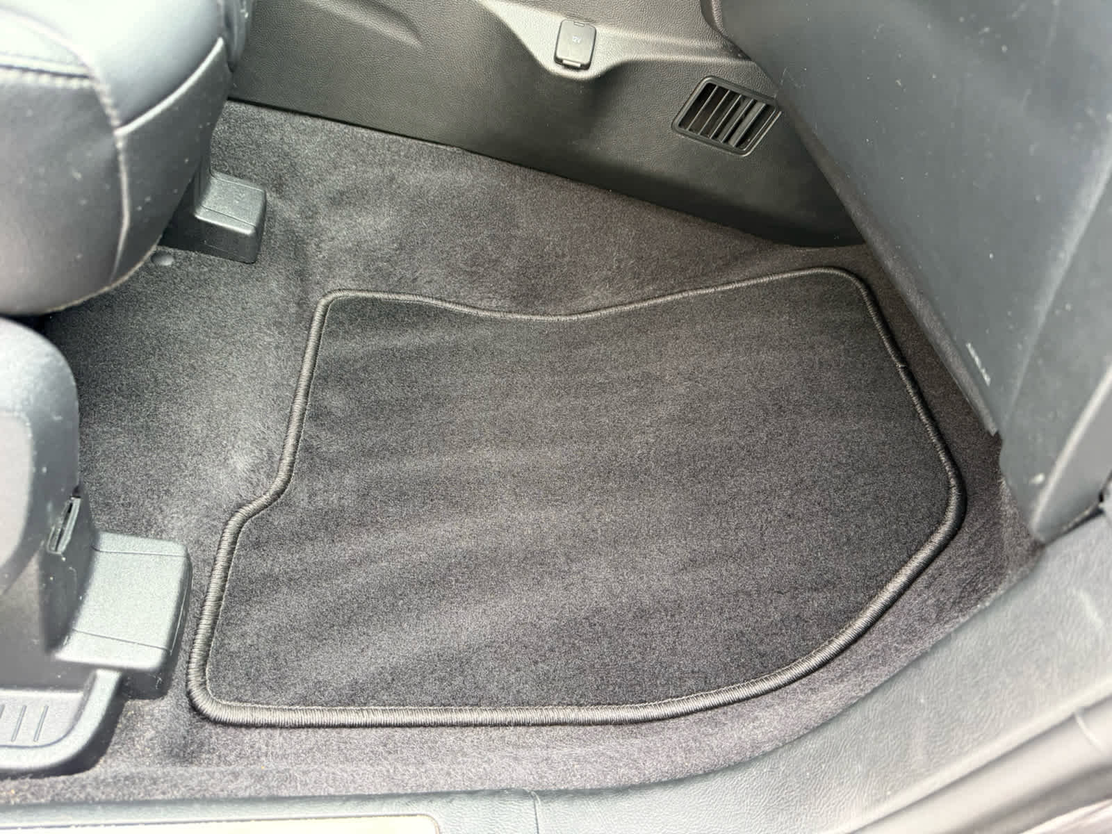 Certified 2024 Ford Edge Titanium image 9