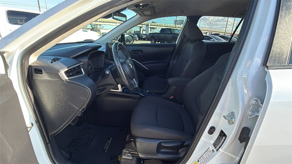 Used 2023 Toyota Corolla Cross LE image 10