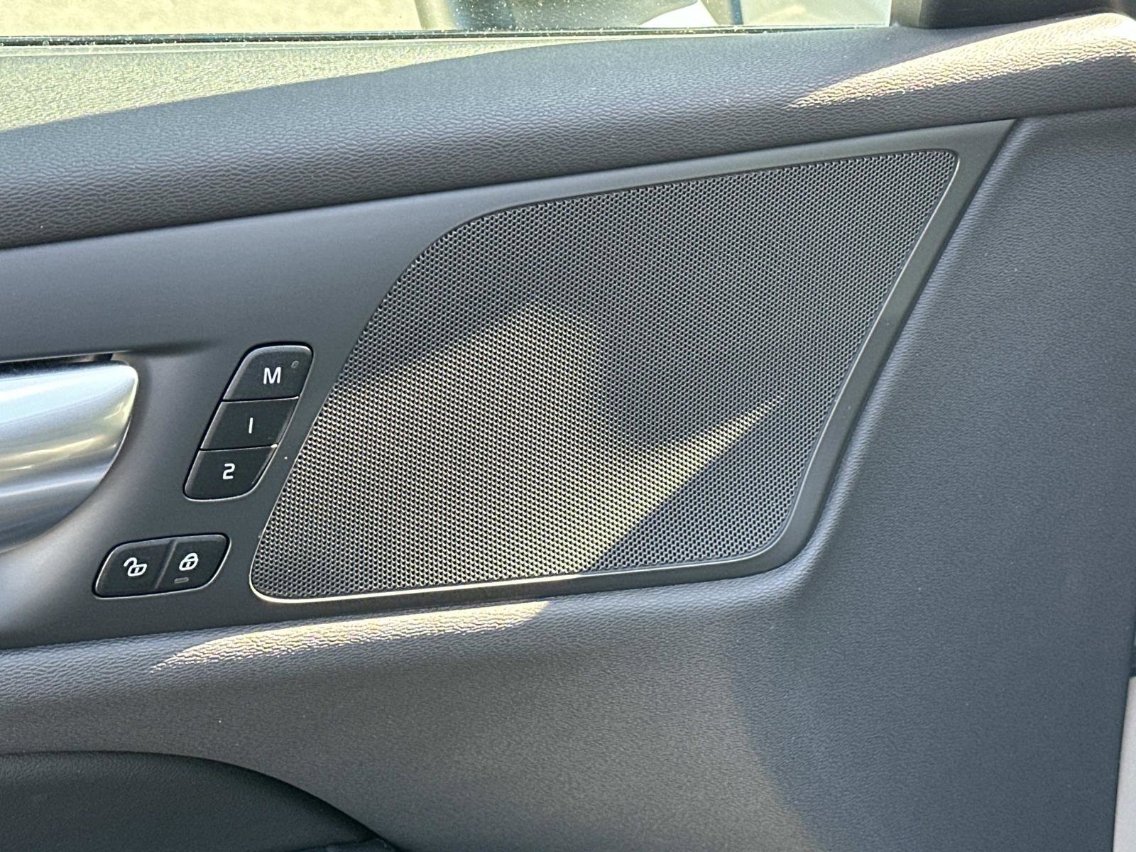 Certified 2025 Volvo V60 B5 Cross Country Plus image 16