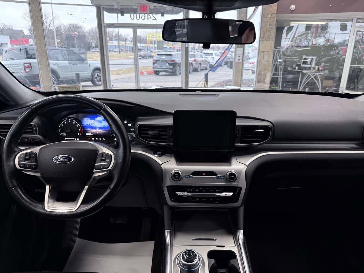 Used 2022 Ford Explorer XLT w/ Equipment Group 202A image 42