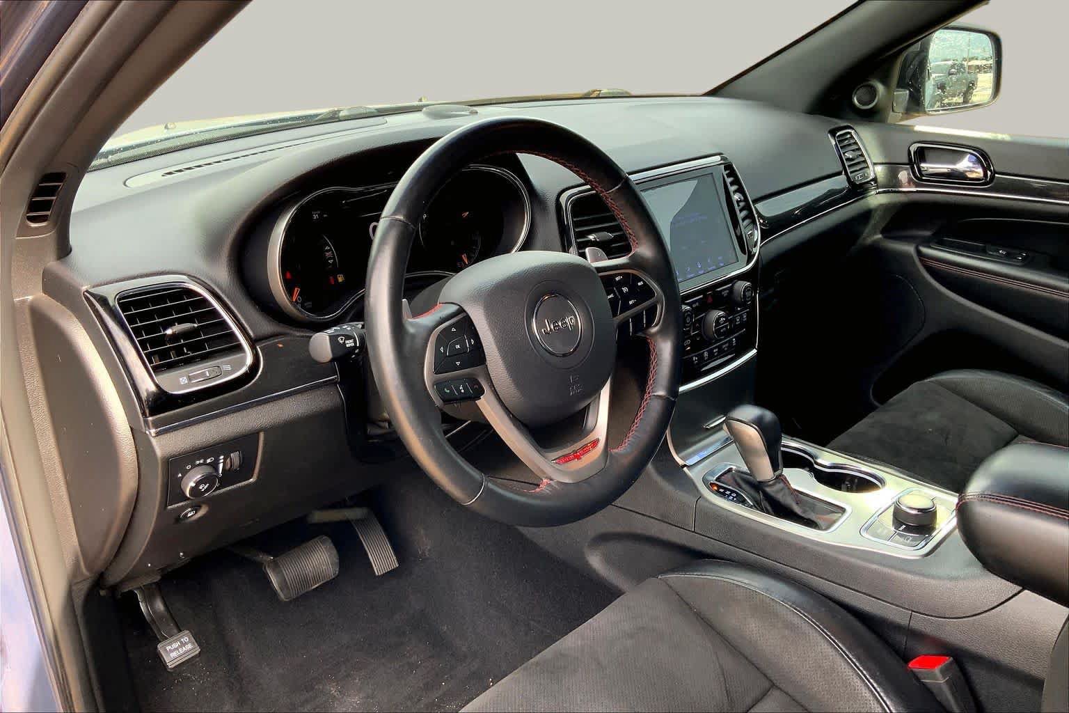 Used 2019 Jeep Grand Cherokee Trailhawk AWD/4WD image 16