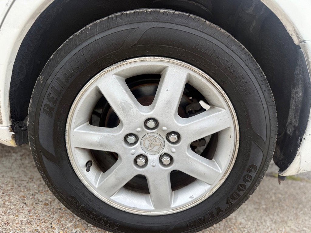 Used 2001 Toyota Avalon XLS image 19