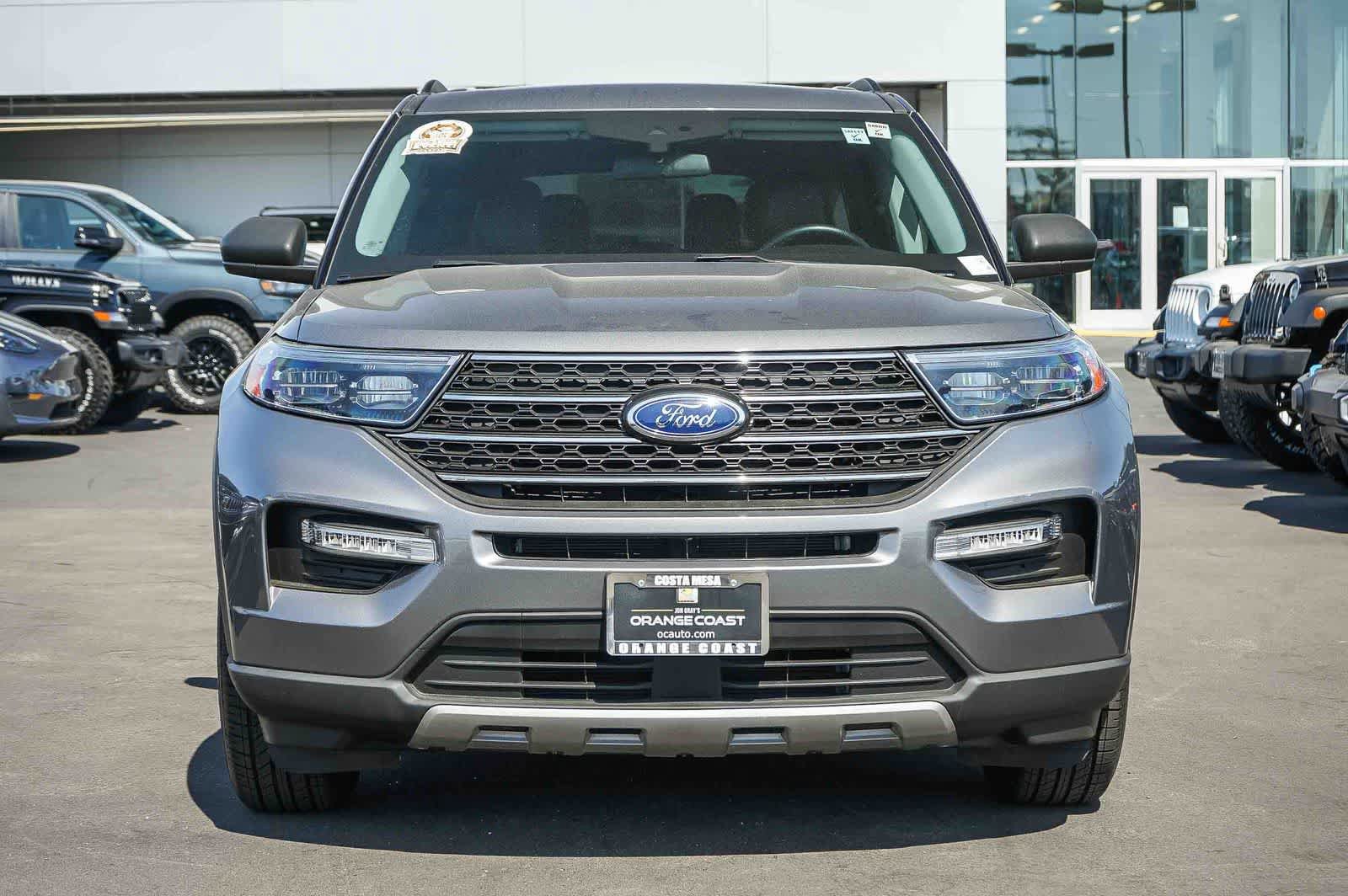 Used 2022 Ford Explorer XLT w/ Equipment Group 202A image 2