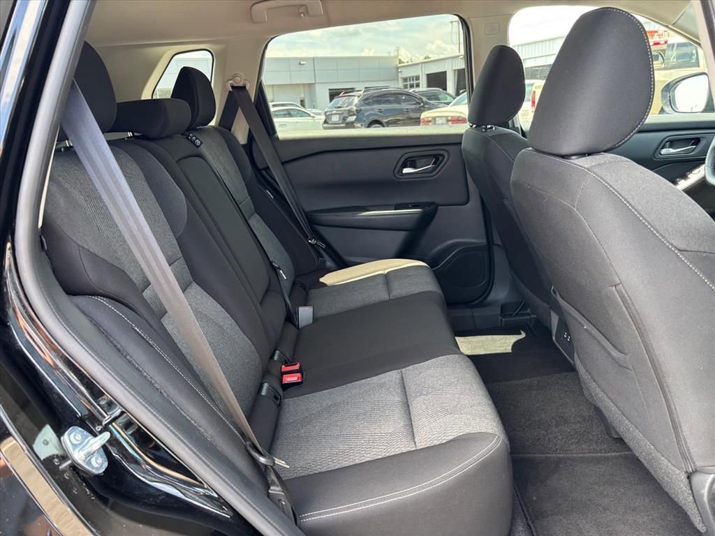 Used 2025 Nissan Rogue SV FWD image 13