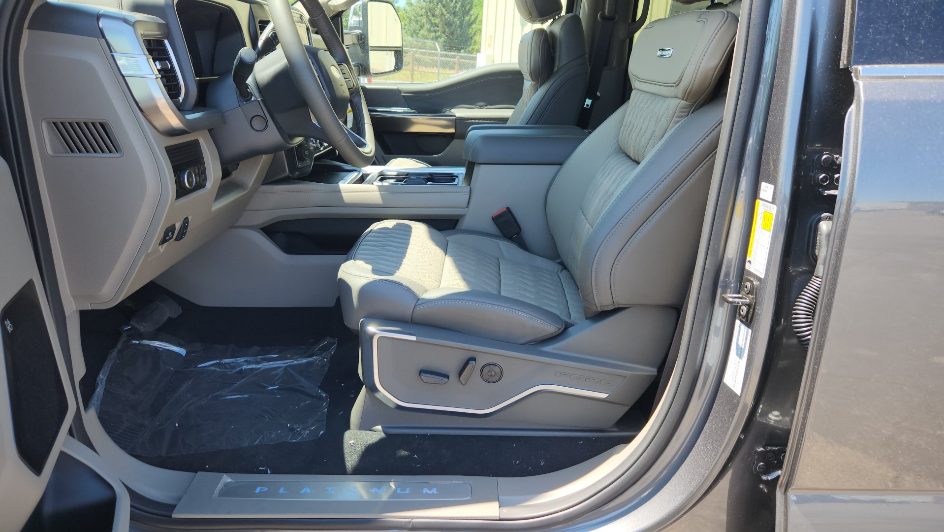 New 2026 Ford F350 Platinum w/ Platinum Plus Package AWD/4WD image 13
