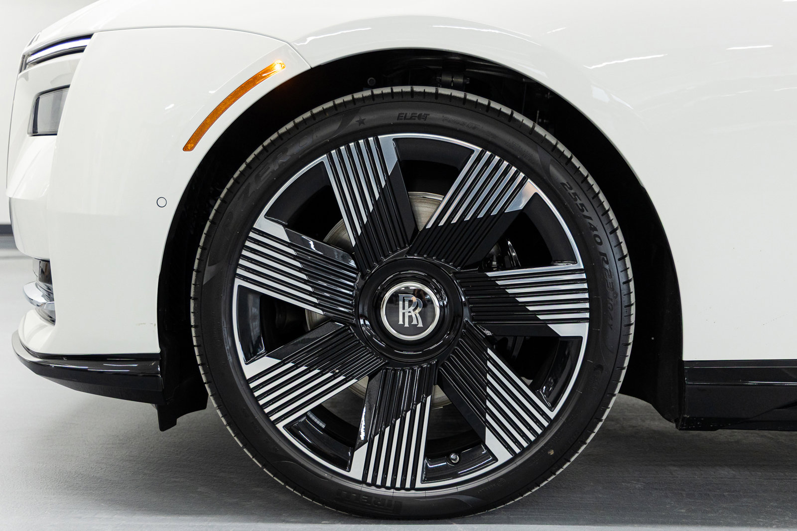 New 2026 Rolls-Royce Spectre image 13