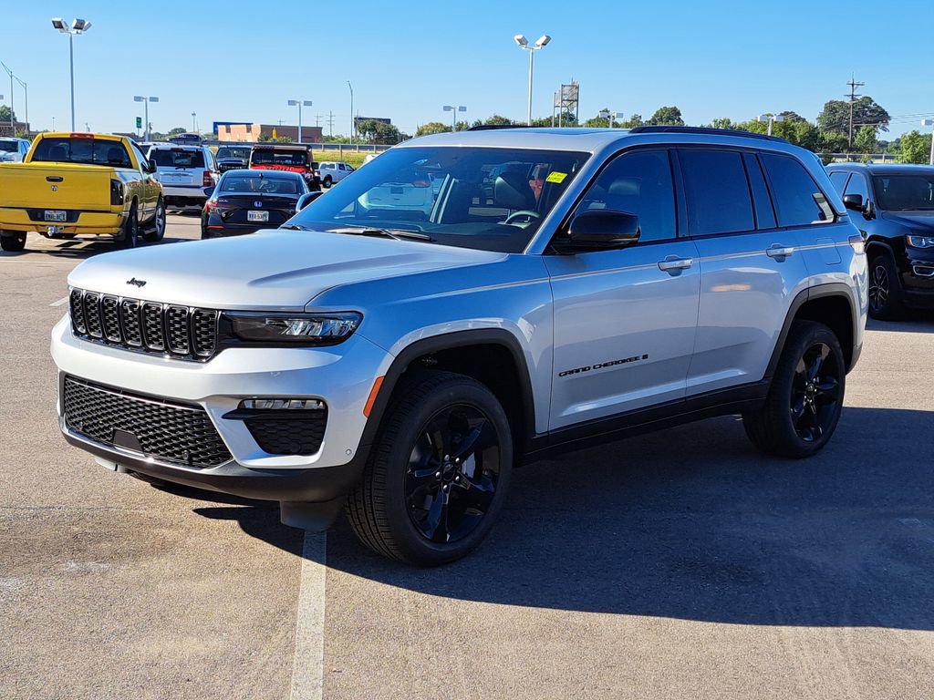 New 2025 Jeep Grand Cherokee Limited w/ Luxury Tech Group II AWD/4WD image 2