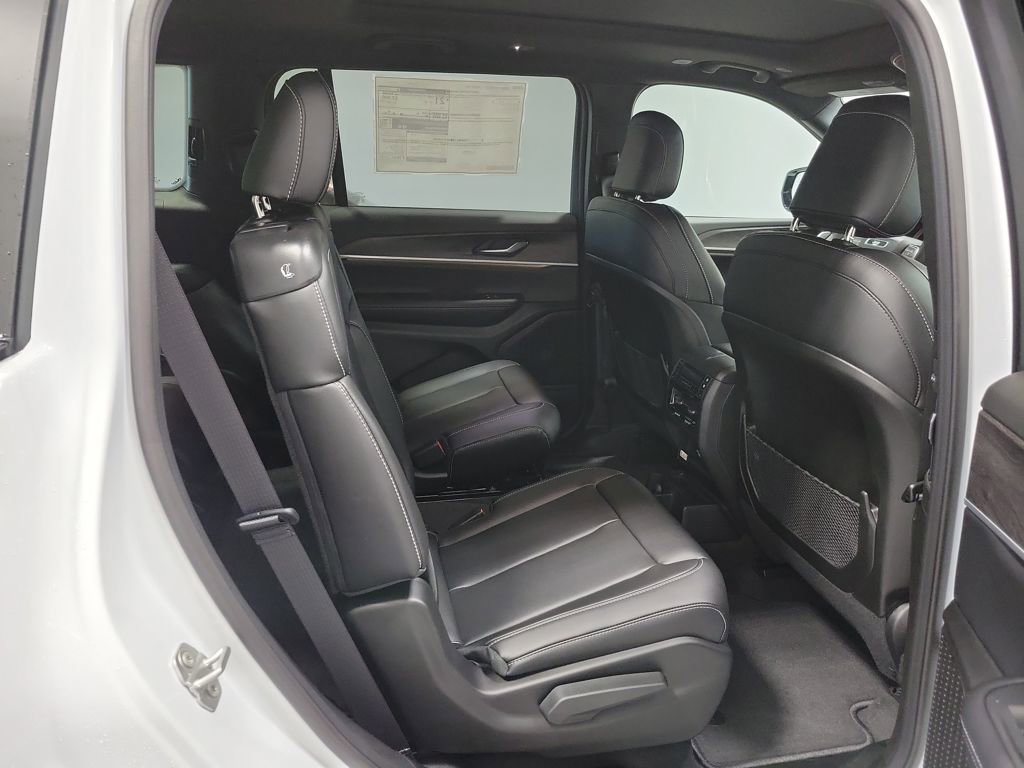 New 2025 Jeep Grand Cherokee L Limited w/ Black Appearance Package image 9