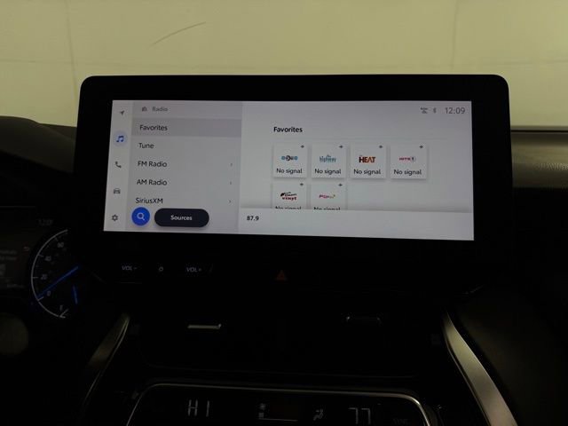 Used 2024 Toyota Venza Nightshade image 21