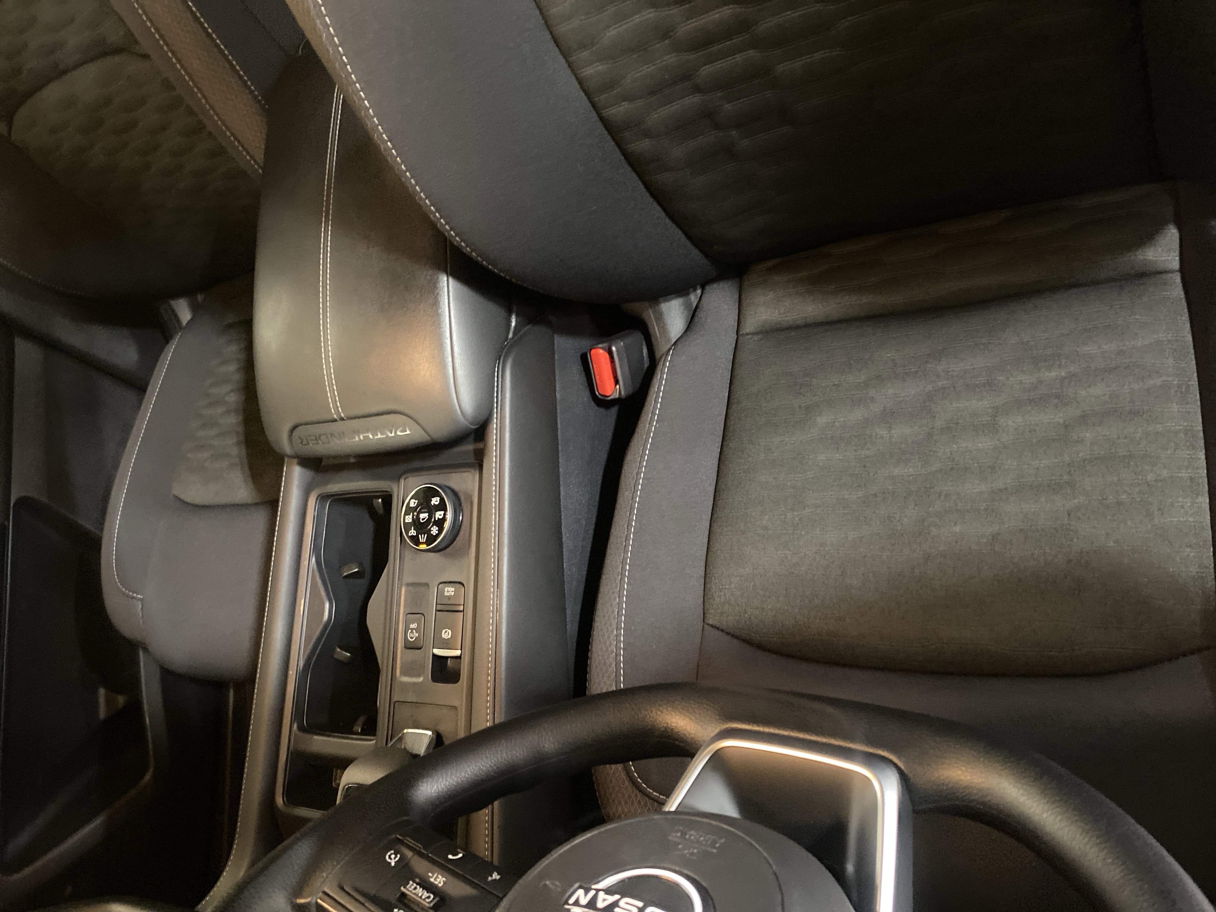 Used 2024 Nissan Pathfinder S image 15