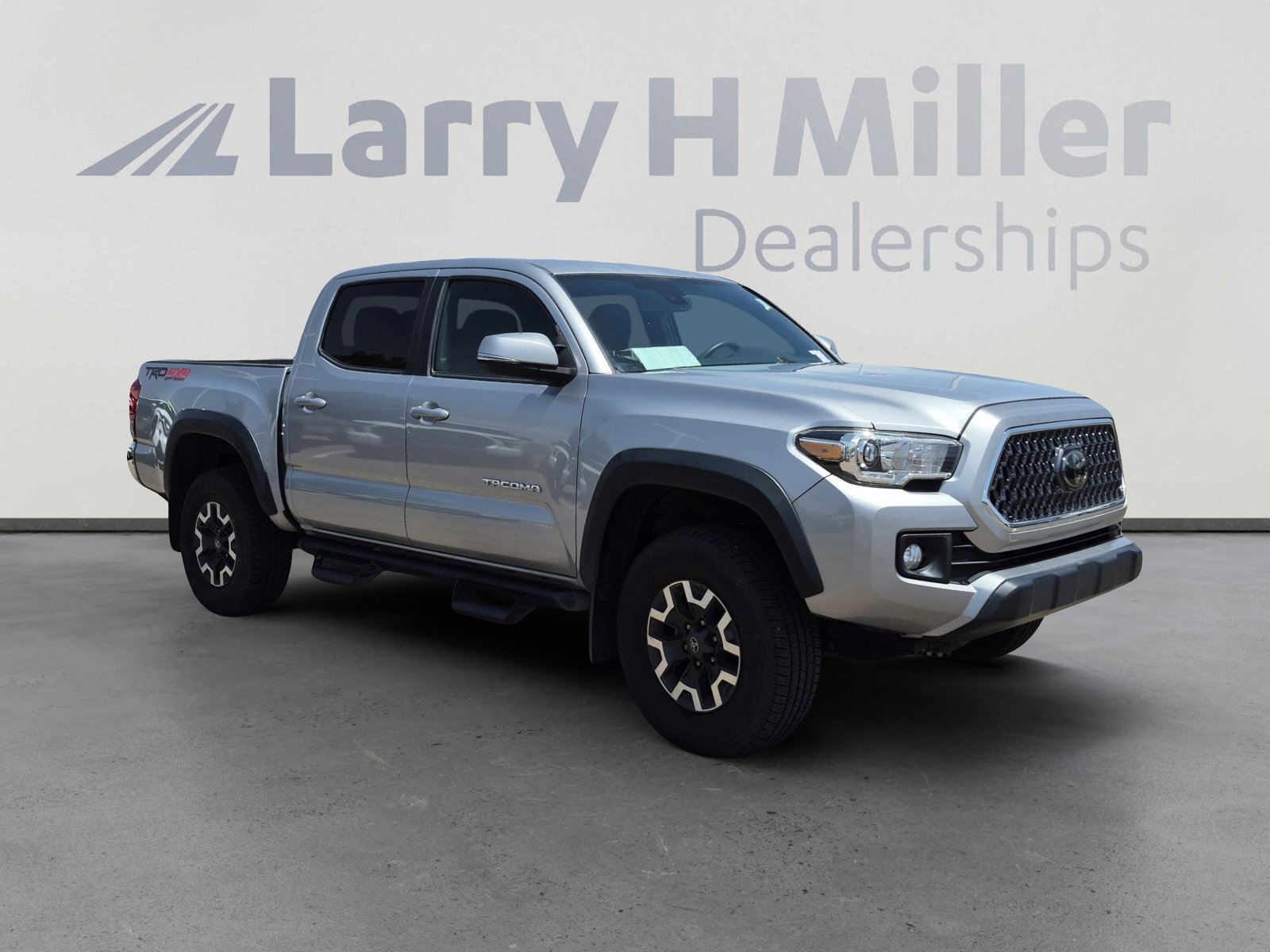 Used 2018 Toyota Tacoma TRD Off-Road AWD/4WD image 7
